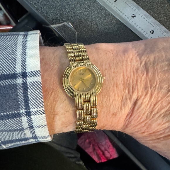Stunning ESQ Movado Ladies Watch Gold link 6 Inch Sculptured Gild Bracelet - Picture 11 of 11